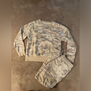 Old Navy Army print sweatsuit